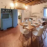 Apartamento 4 Bedroom Lovely In