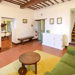 4 Bedroom Lovely In Apartamento