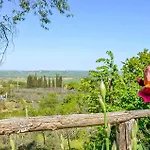 Apartamento 4 Bedroom Lovely In