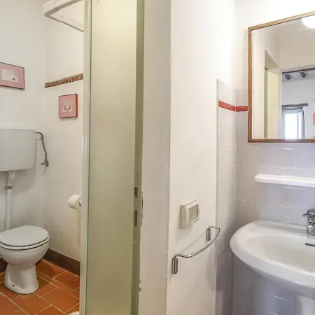 4 Bedroom Lovely In Paciano