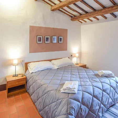 4 Bedroom Lovely In Apartament Paciano