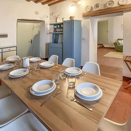 4 Bedroom Lovely In Paciano