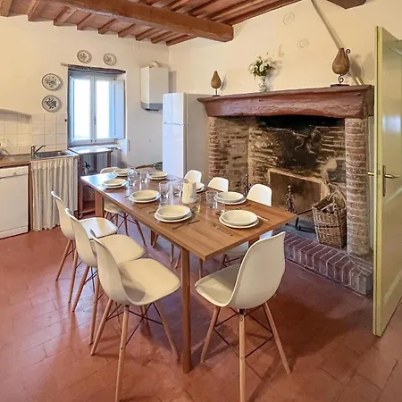 4 Bedroom Lovely In Paciano