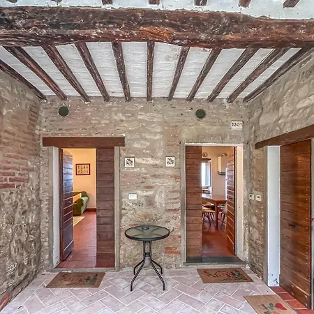 4 Bedroom Lovely In Apartament *