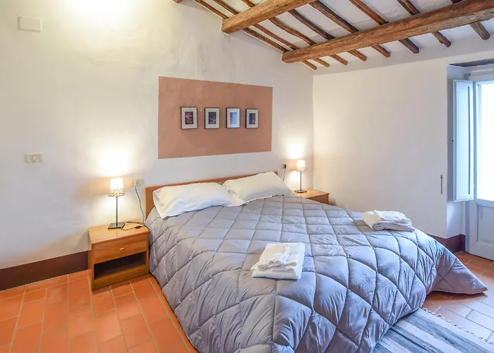 4 Bedroom Lovely In Apartamento Paciano